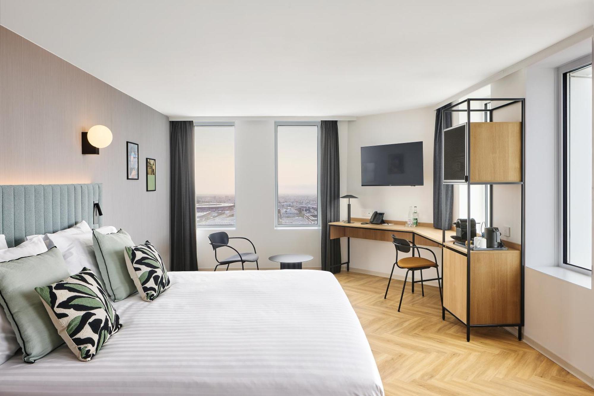 Hotel H4 Wyndham Paris Pleyel 4*